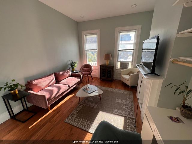 $790,000 | 30 Gardner Avenue | Astor Place