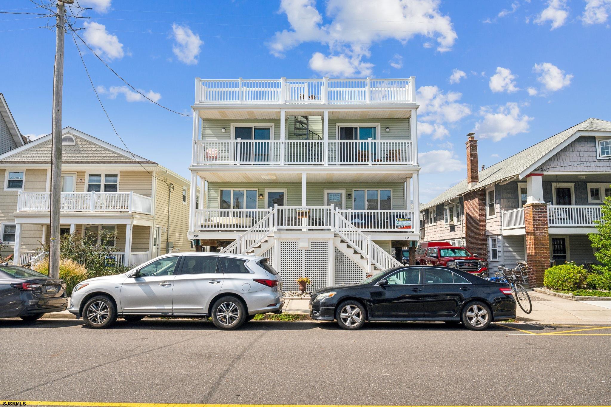 a car parked in front of a building