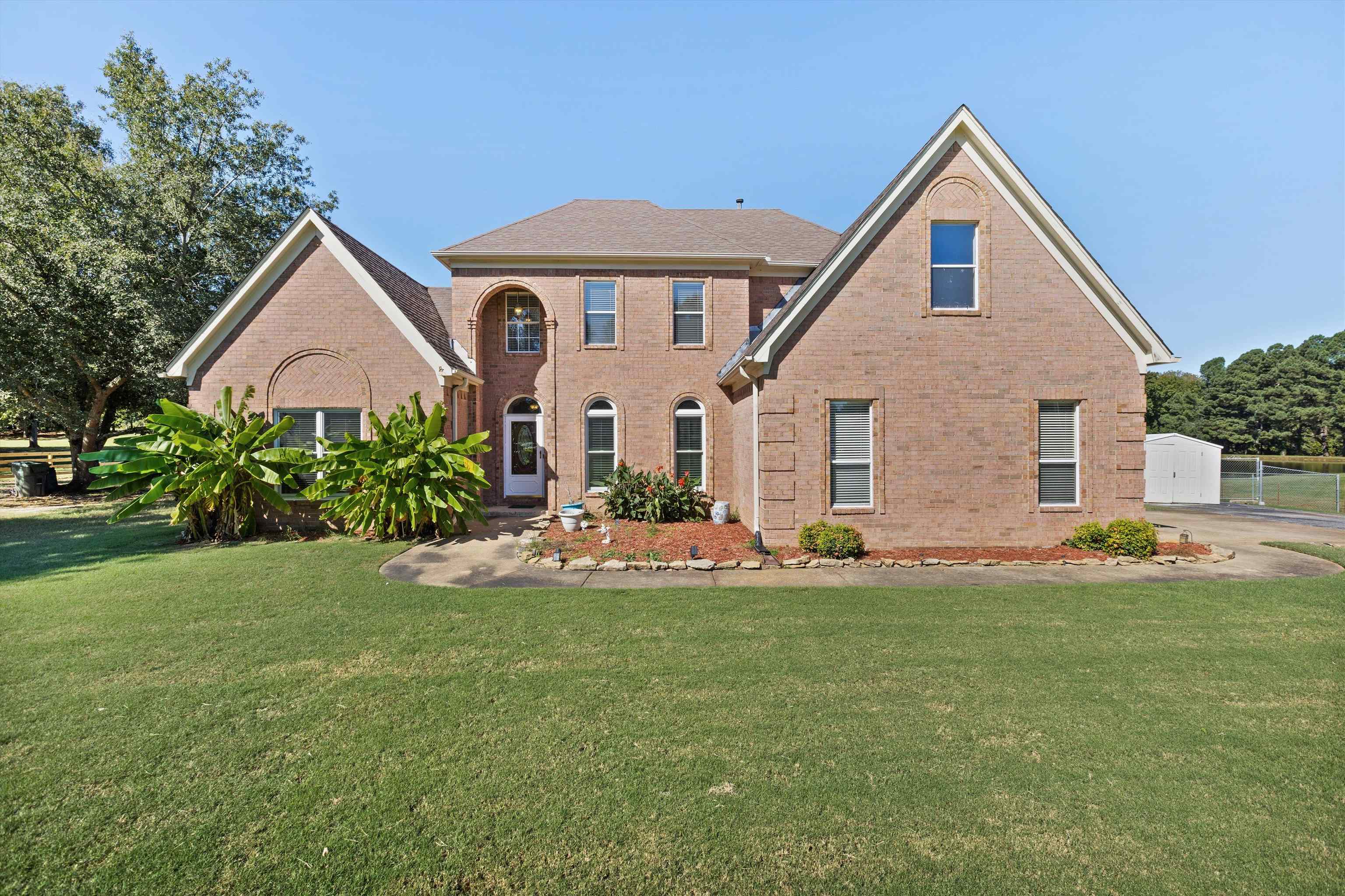 View of front of home featuring a front lawn