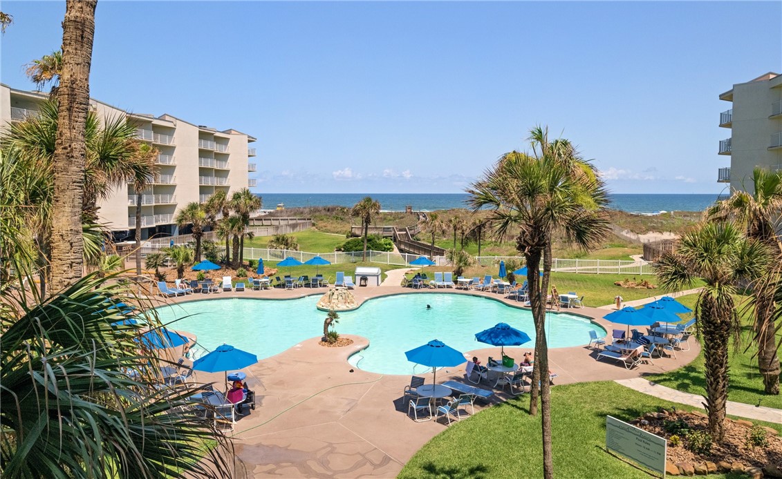 Perfect view of the water and the pool!