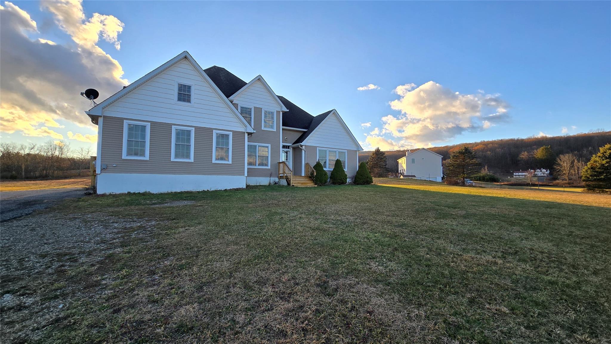 a view of a house with a yard