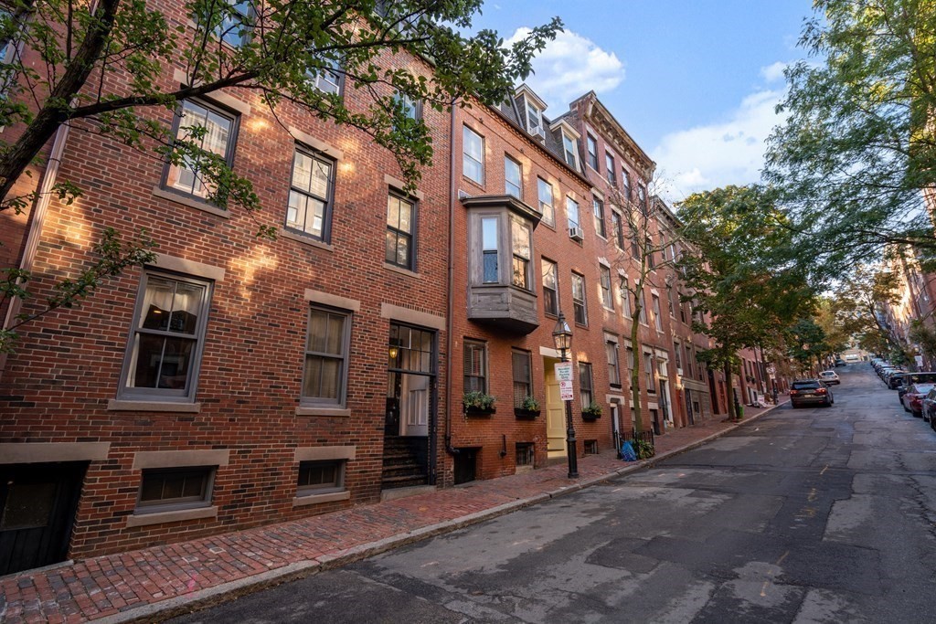 Beacon Hill Boston Neighborhood Guide - Compass