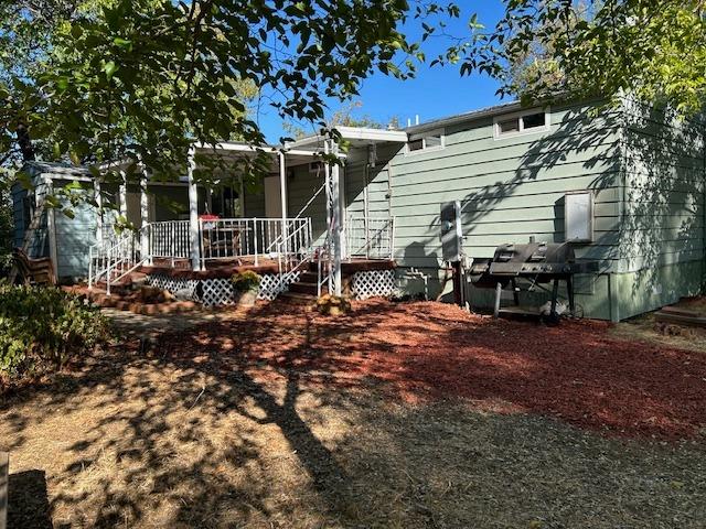 a view of a house with a backyard