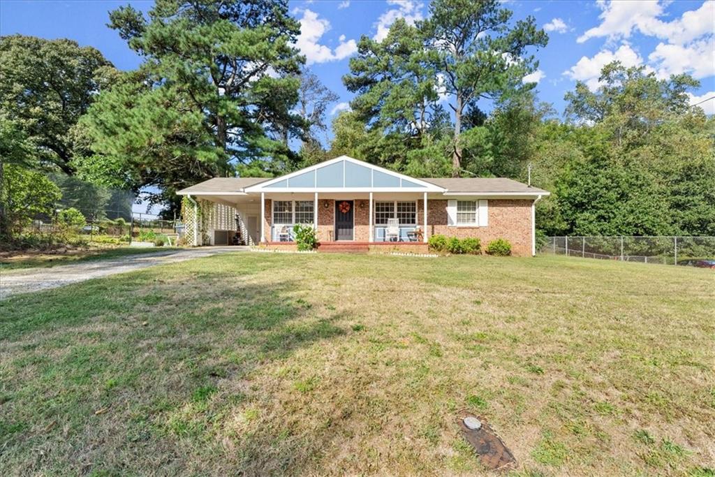 a view of a house with a yard