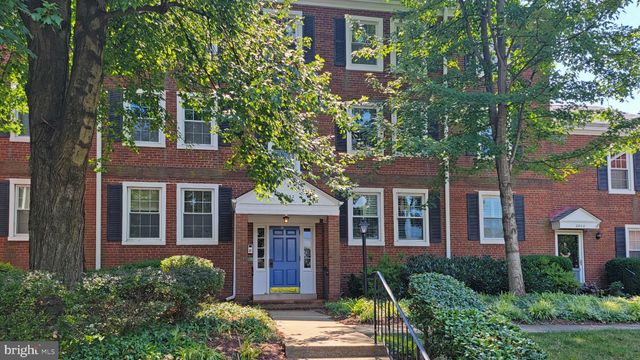 $319,900 | 2832 South Abingdon Street, Unit C2 | Fairlington Villages