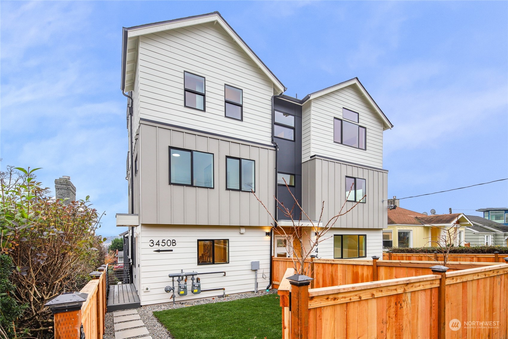 a view of a yard in front of house