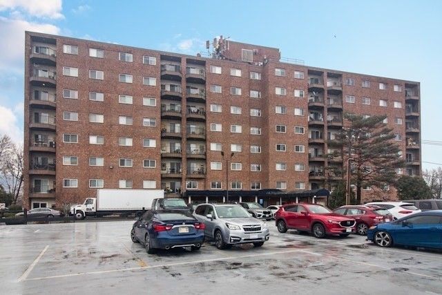 $399,900 | 230 Willard Street, Unit 401 | West Quincy