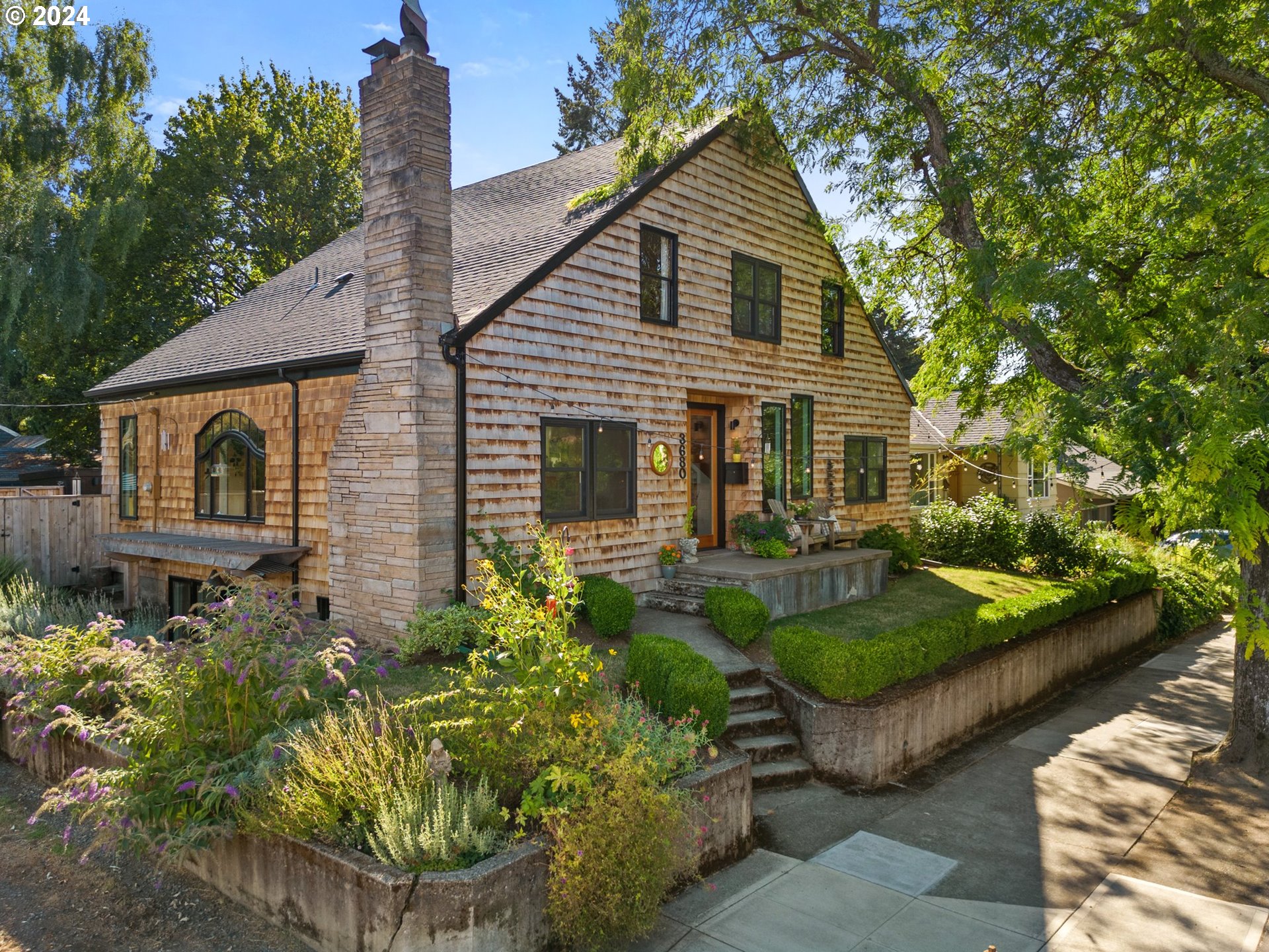 a view of a house with backyard sitting area and garden