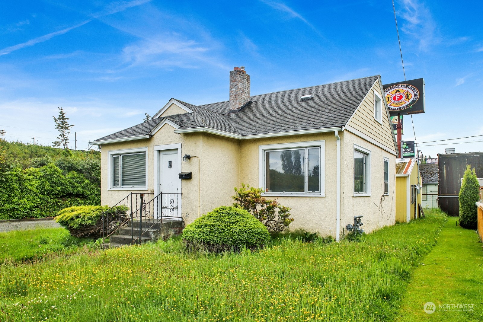 a front view of house with yard