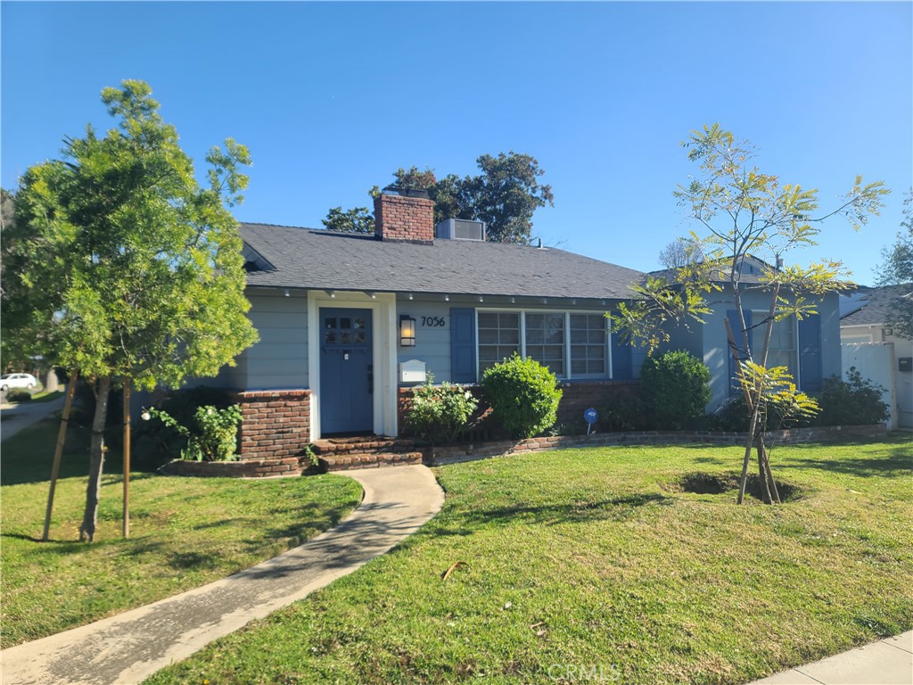 a view of a house with backyard porch and garden