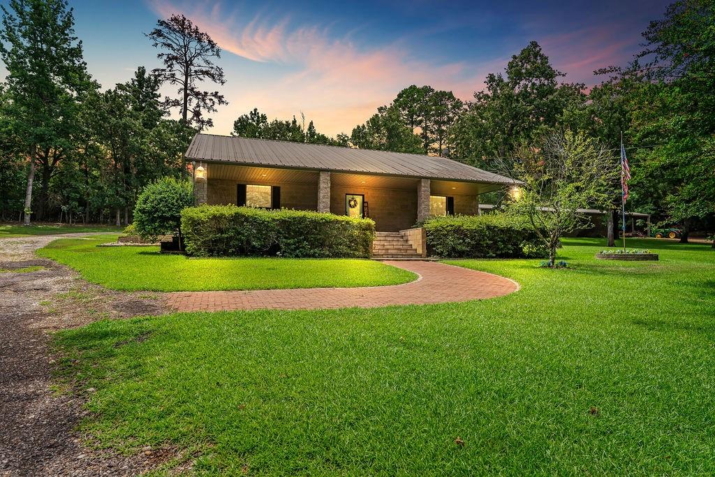 a view of a house with a yard