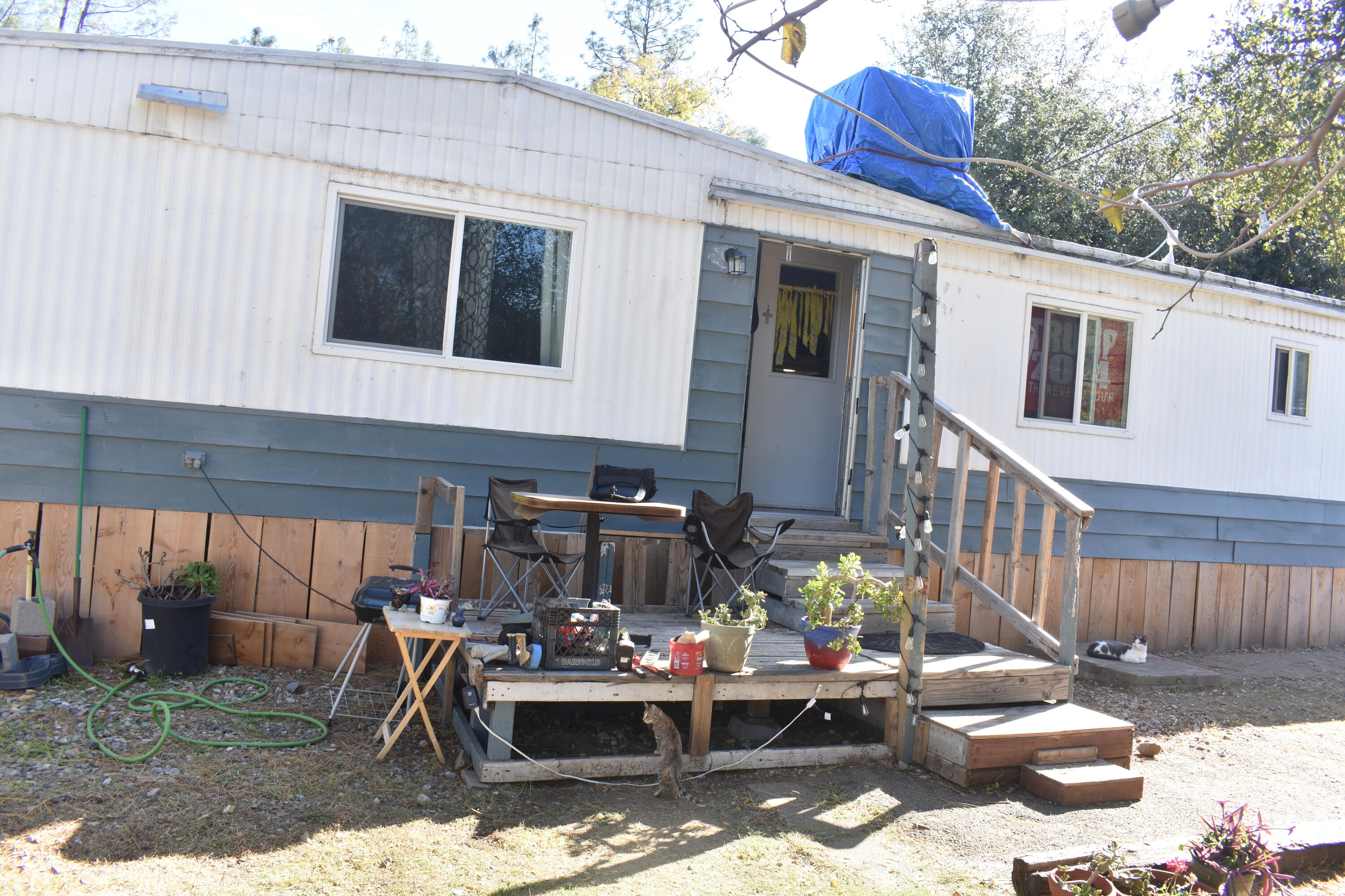 a view of a house with backyard and sitting area