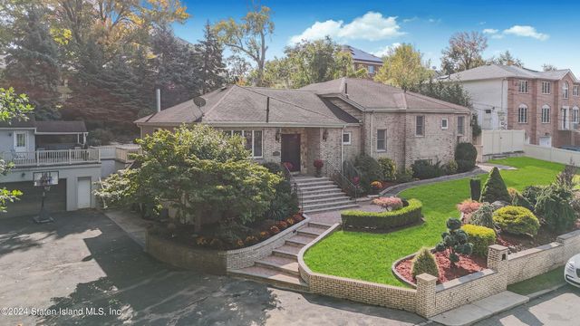 $1,749,999 | 84 Edgegrove Avenue | Annadale