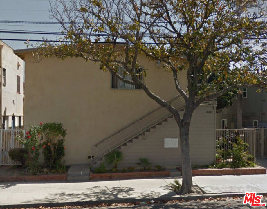 a view of a house with a tree