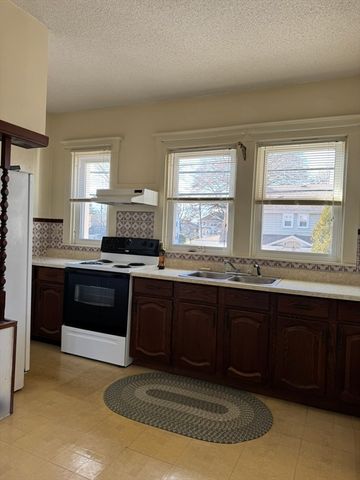 $1,400 | 161 Carroll Street, Unit 2 | West New Bedford