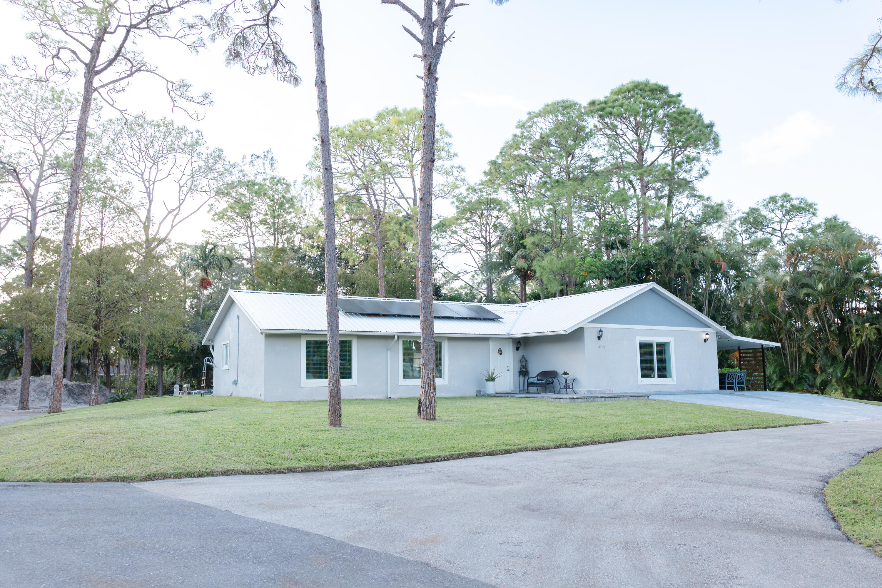 a view of front of house with a yard