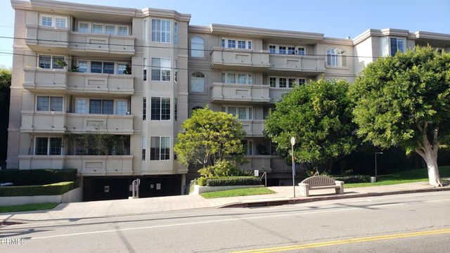 $5,700 | 575 South Barrington Avenue, Unit 404 | Brentwood