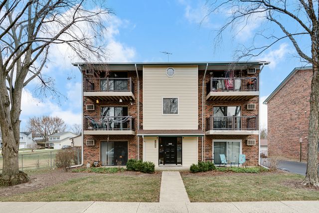 $195,000 | 2701 Northcreek Drive, Unit 5 | Woodridge