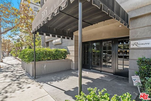 $879,000 | 585 North Rossmore Avenue, Unit 409 | Hancock Park-Wilshire