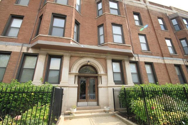 $2,544 | 2217 North Clifton Avenue, Unit 2E | DePaul