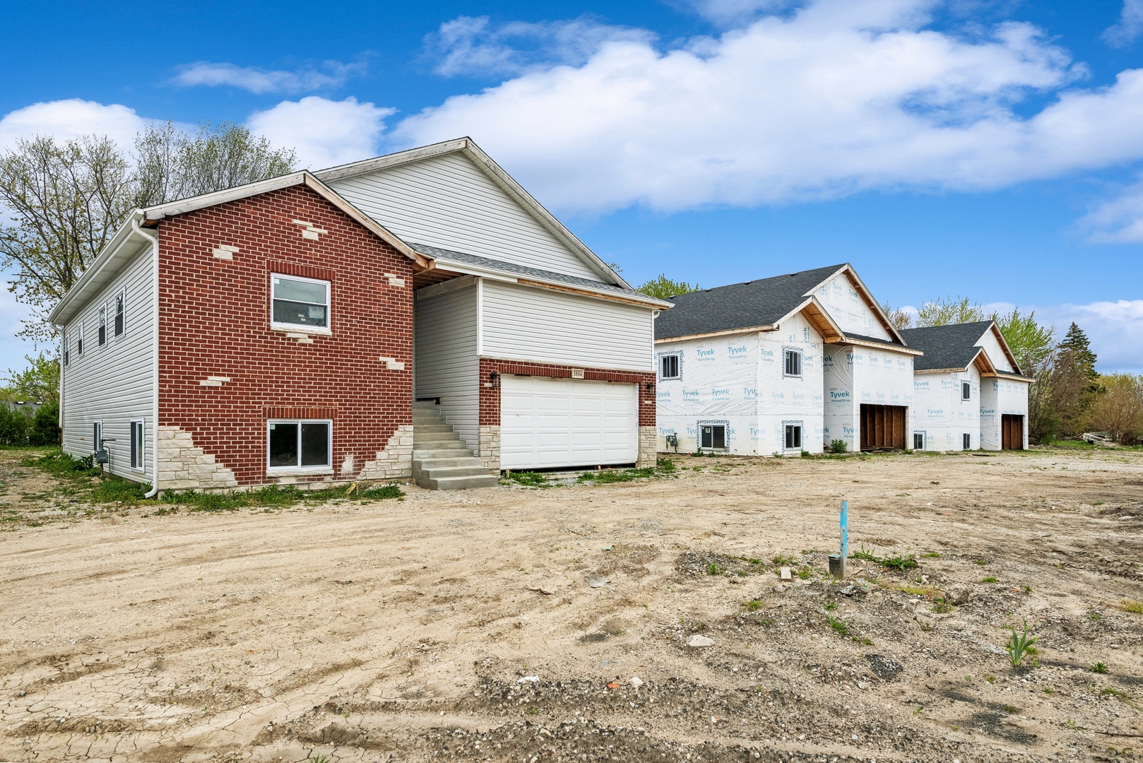 a view of house with yard and garage