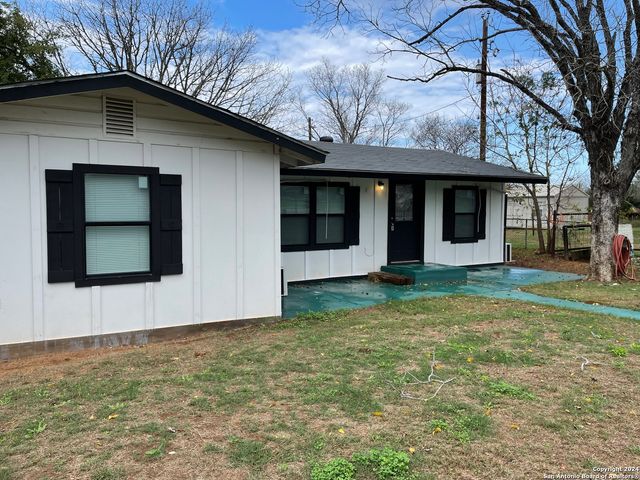 $170,000 | 2025 Standish Street | Floresville