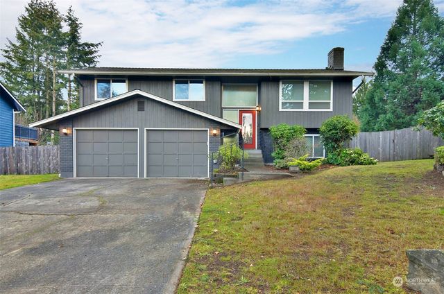 $3,100 | 11511 28th Drive Southeast | Seattle Hill-Silver Firs