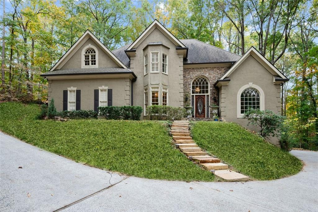 a view of a yard in front of house