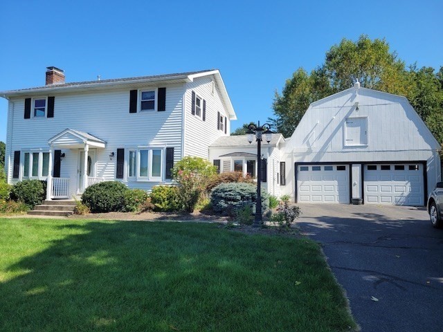 a view of a house with a yard