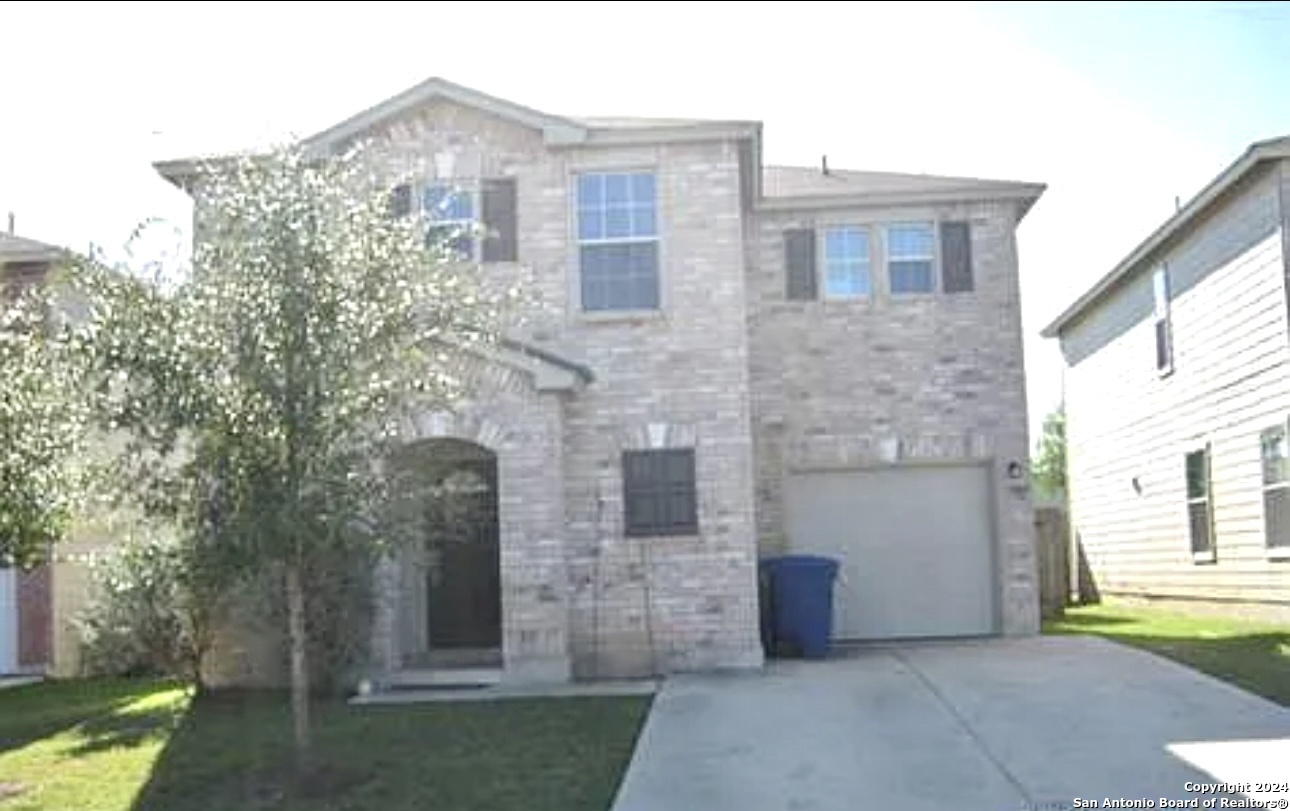 a brick house that has a lots of windows in it