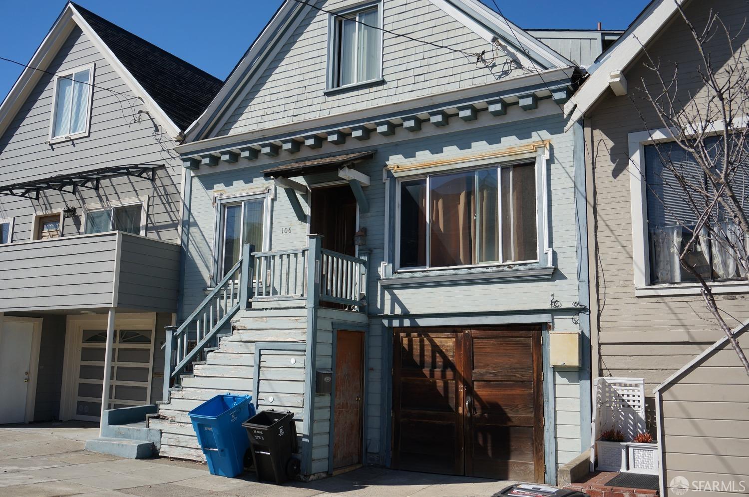 a view of a house with more windows and entryway