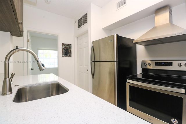 $2,300 | 18350 Northwest 68th Avenue, Unit K | Country Club of Miami