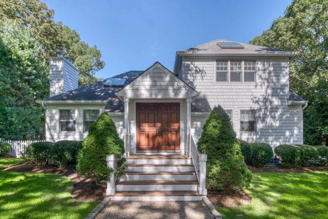 $2,550,000 | 47 Wooded Oak Lane | East Hampton Village Fringe