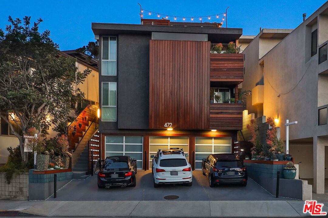 a car parked in front of a building