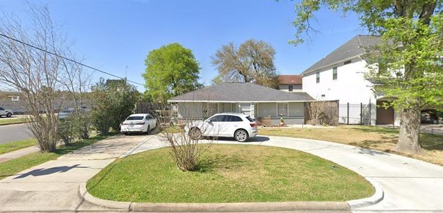 $489,000 | 4630 Willow Street | Bellaire