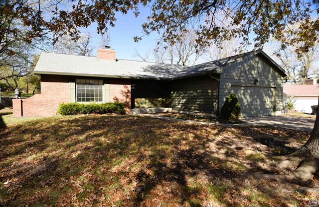 $160,000 | 329 Southwest Woodbury Lane | Topeka