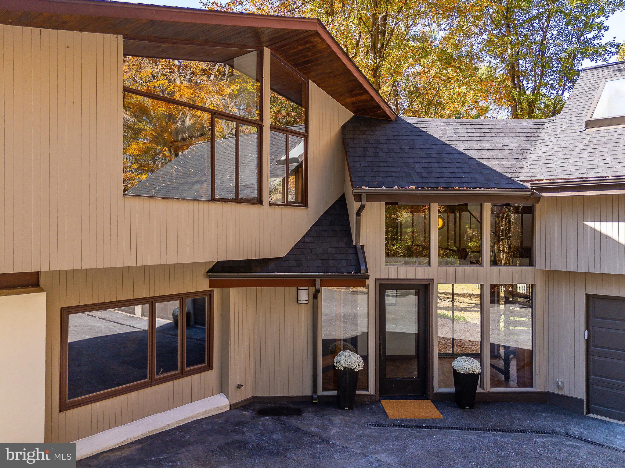 a house view with a outdoor space