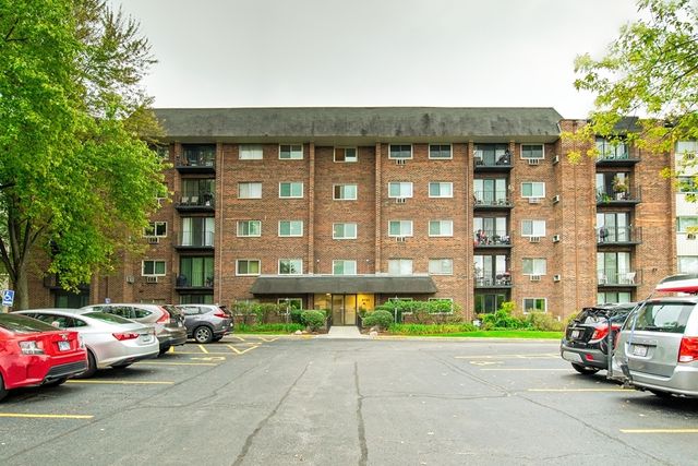 $1,800 | 4721 St Joseph Creek Road, Unit 1A | Lisle