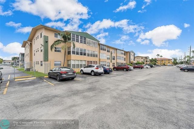 $280,000 | 110 Royal Palm Road, Unit 211 | Hialeah Gardens