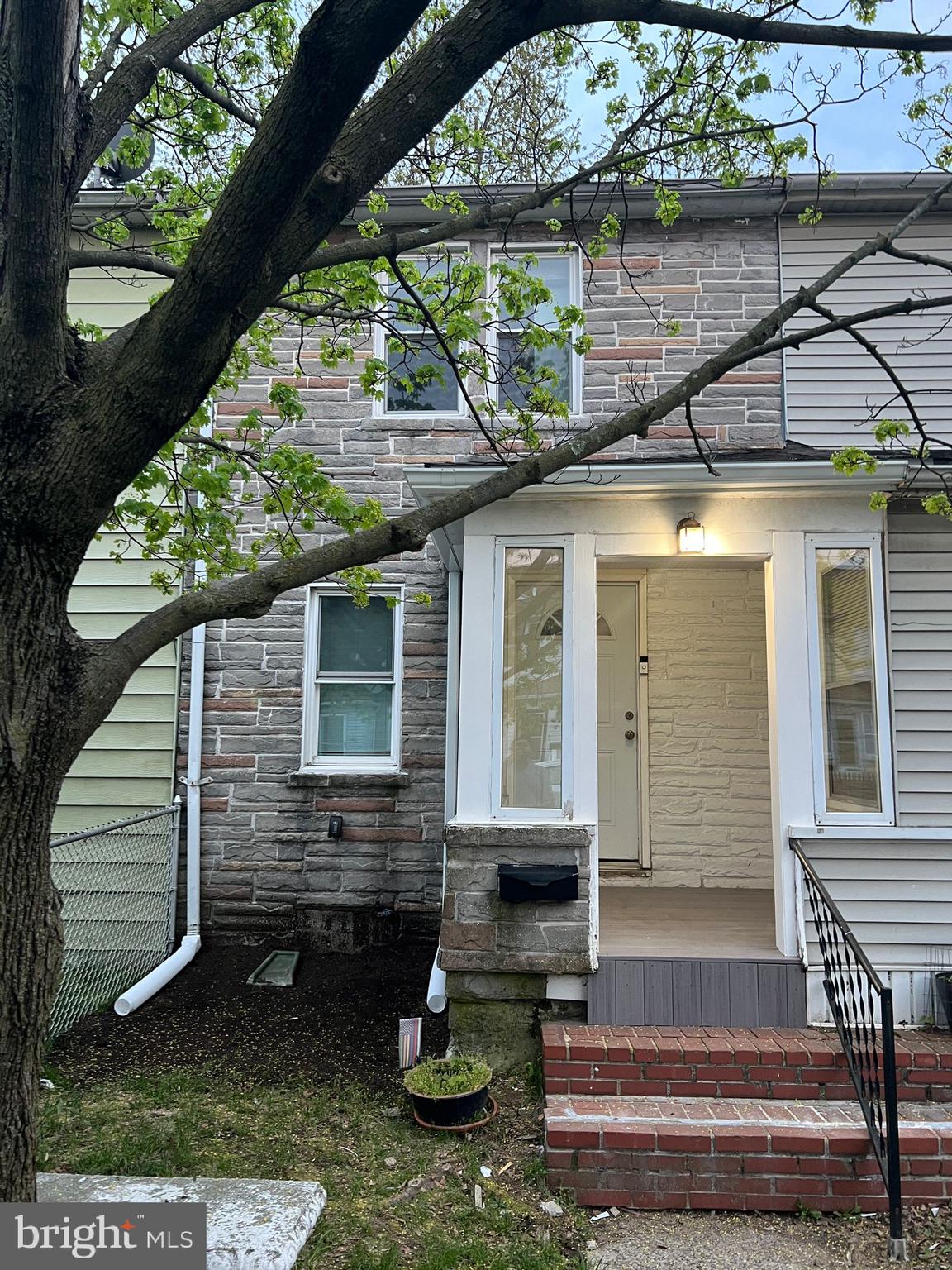 a view of house with a yard