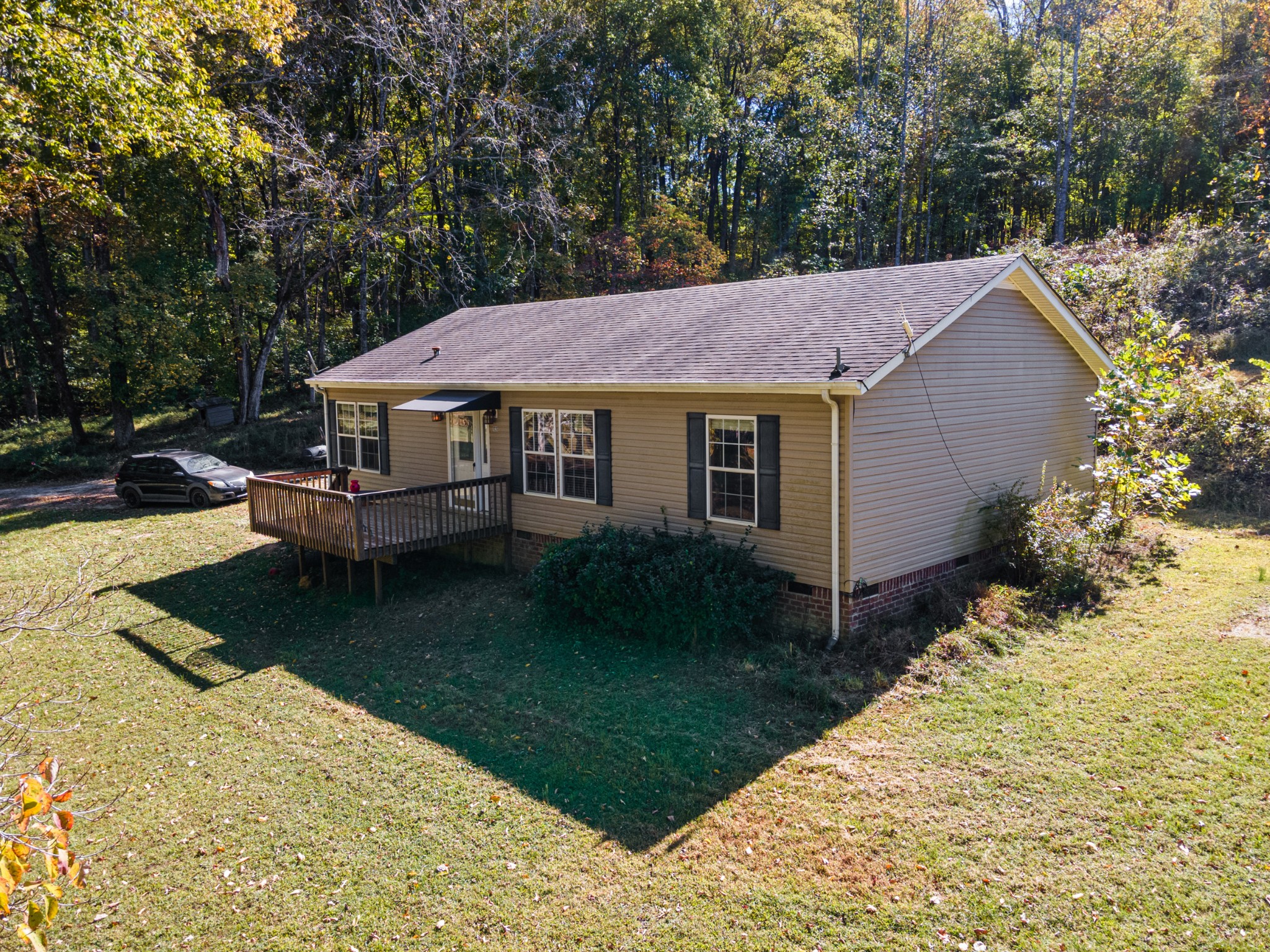 a view of a house with a yard