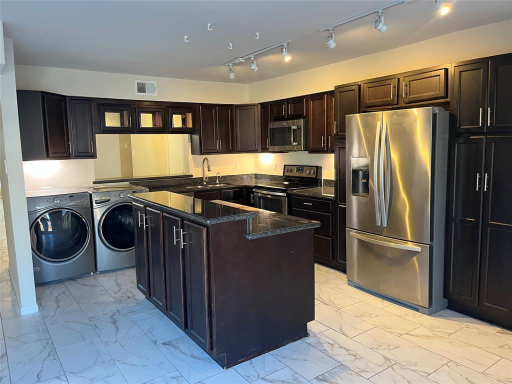 Spacious Kitchen w/All Appliances