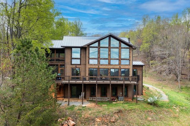 $2,400,000 | 466 Scrougetown Road