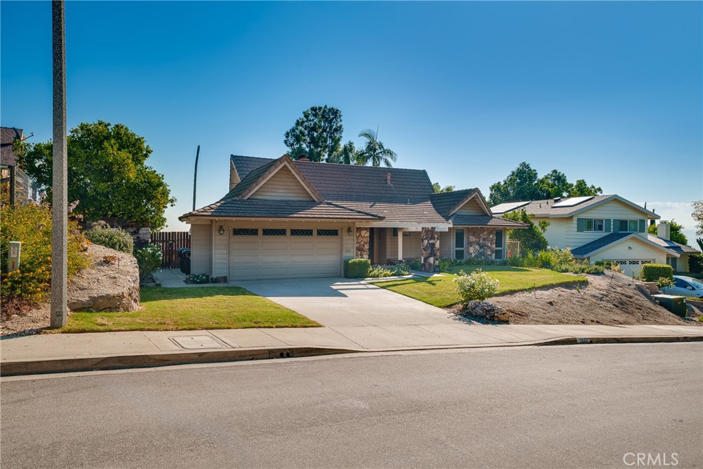 a view of front of house with a yard