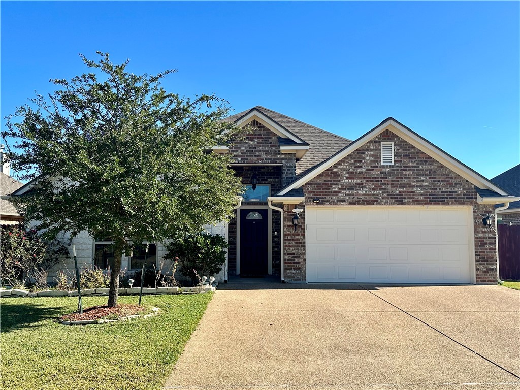 View of front of property featuring an oversized d