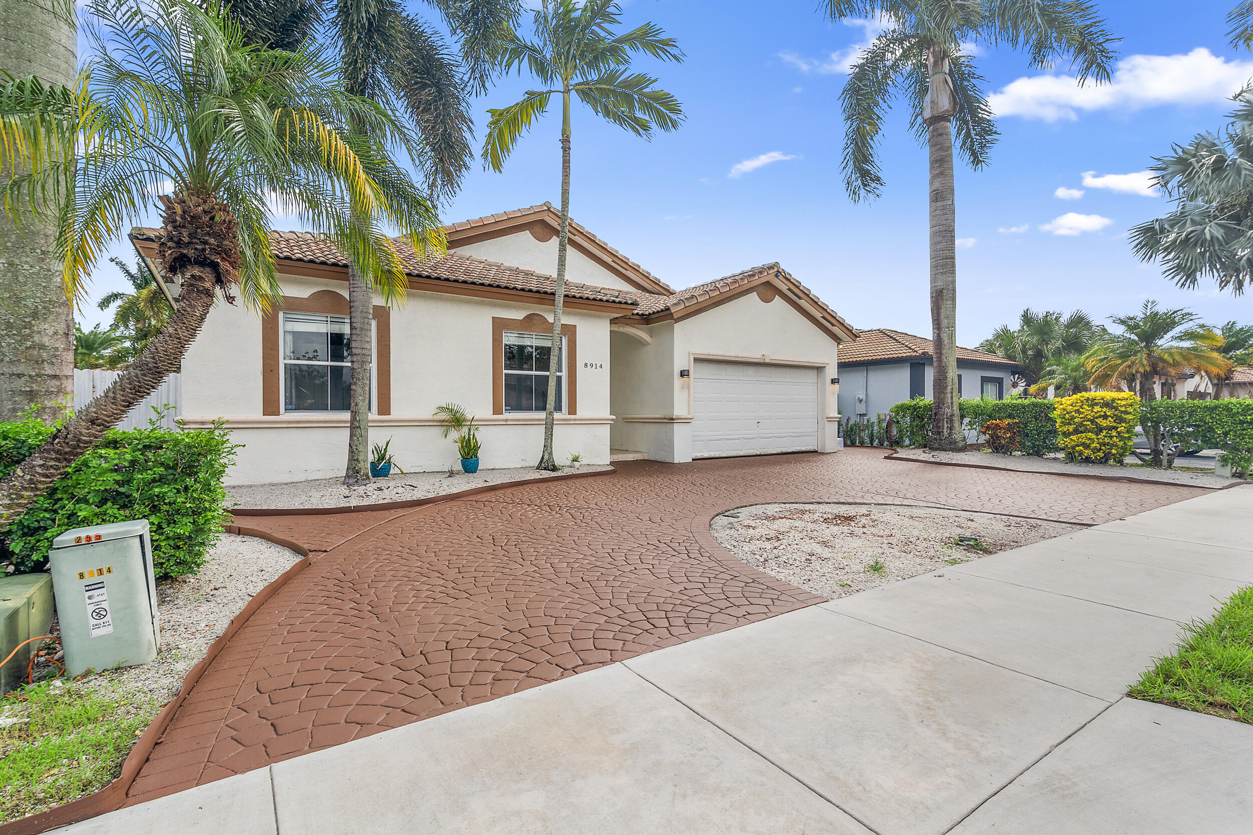 8914-NW-168th-ST-Miami-Lakes-FL-33018