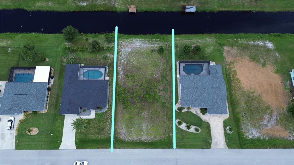 an aerial view of a house having yard