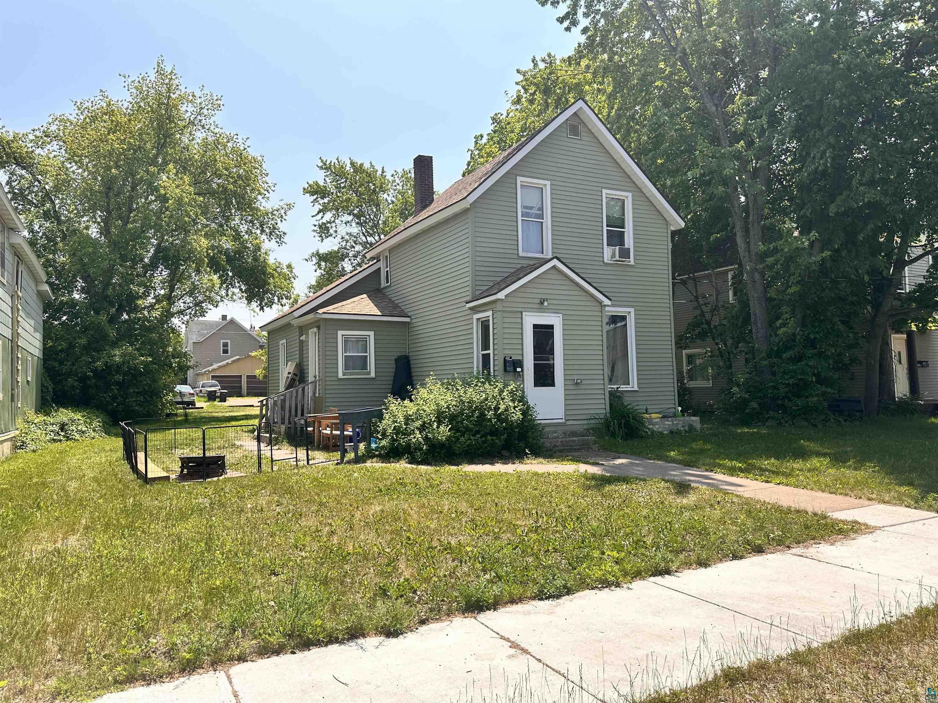 View of front of house with a front yard