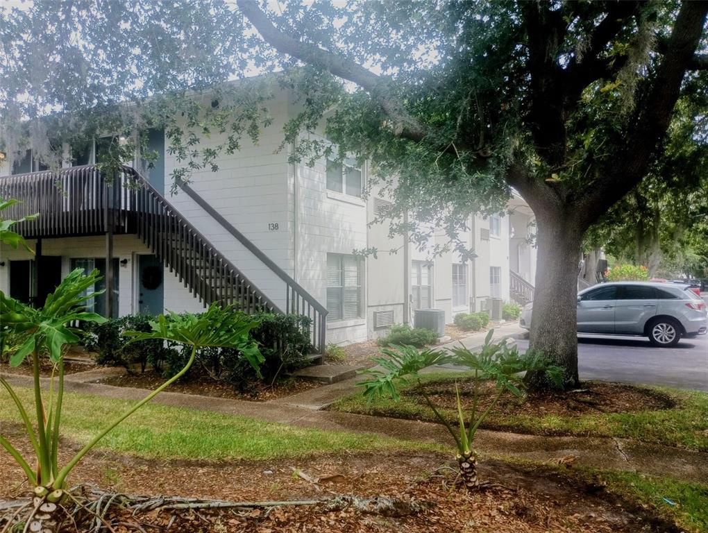 a view of a yard in front of house