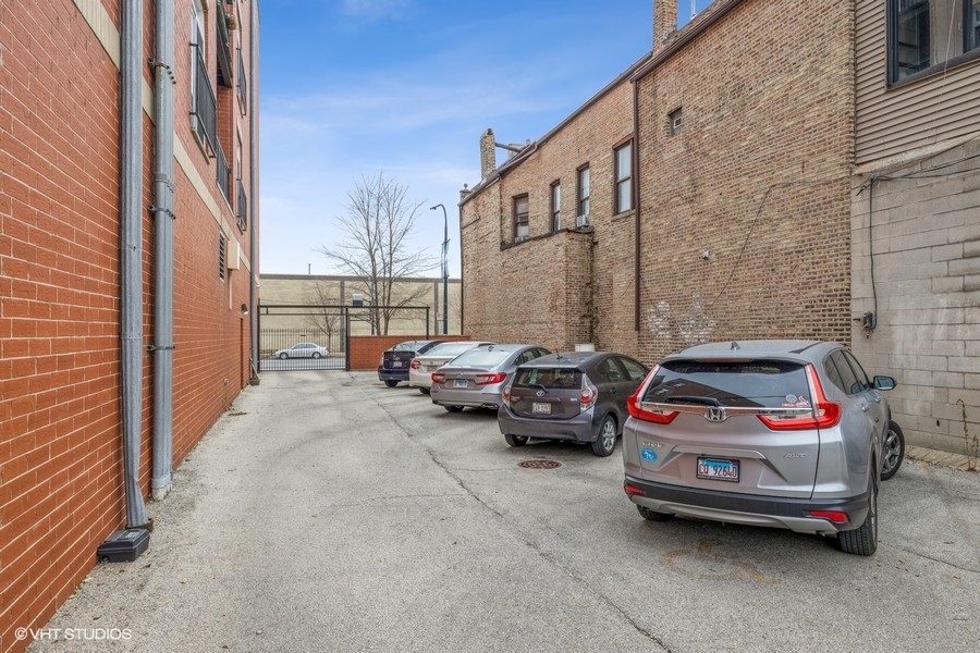 2520 South Oakley Avenue, Unit 303, Chicago, IL 60608 | Compass